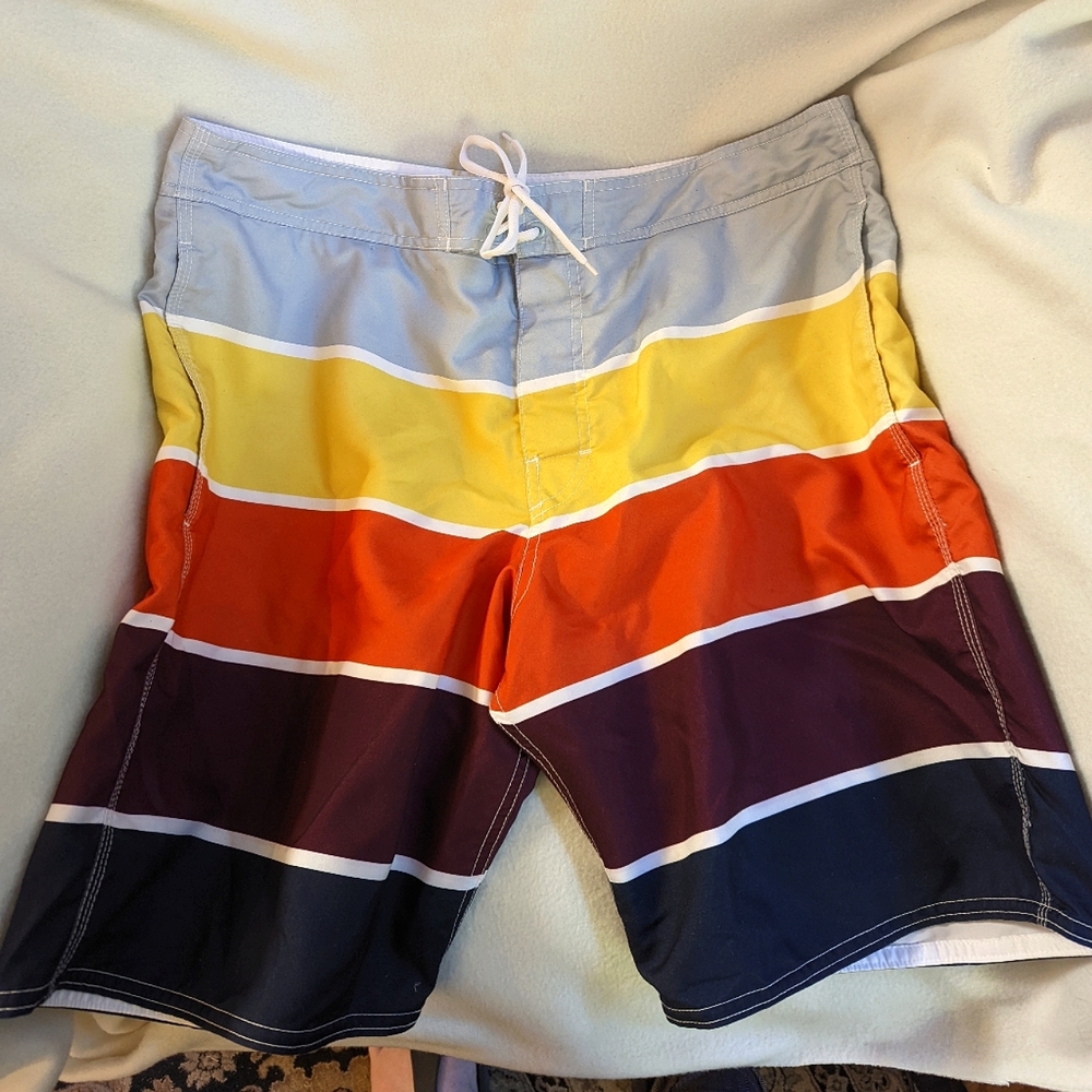 Gap original board shorts with a multi colored stripe, pockets. 9 inch inseam